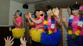 “夏威夷超龄美少女团”热舞演出